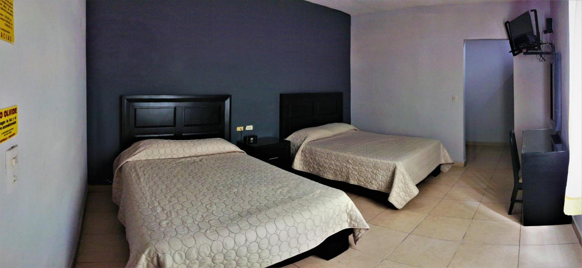 Laguna Inn Torreon Bagian luar foto